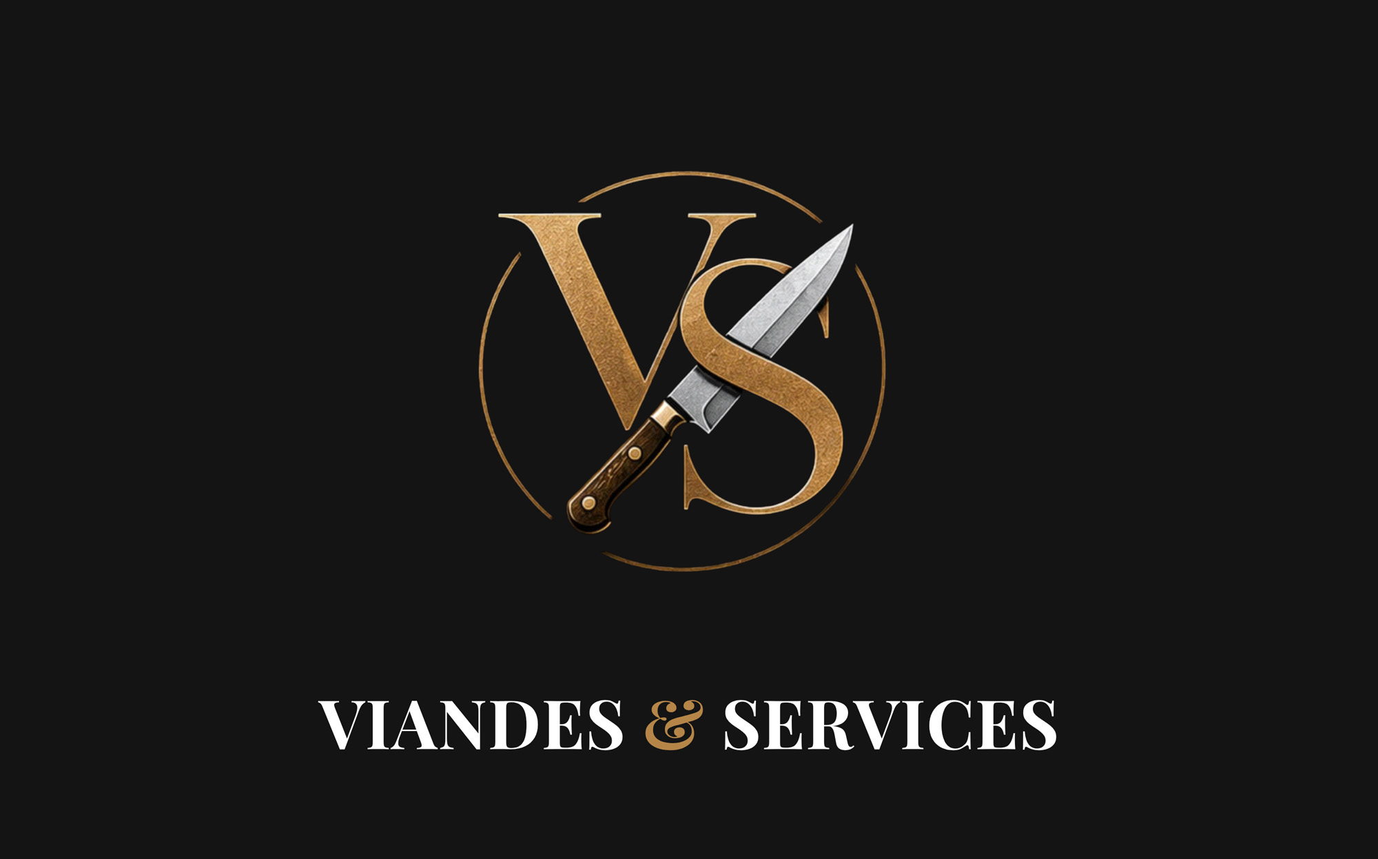 Logo officiel doré de Viandes et Services avec initiales VS et couteau de boucher sur fond sombre.